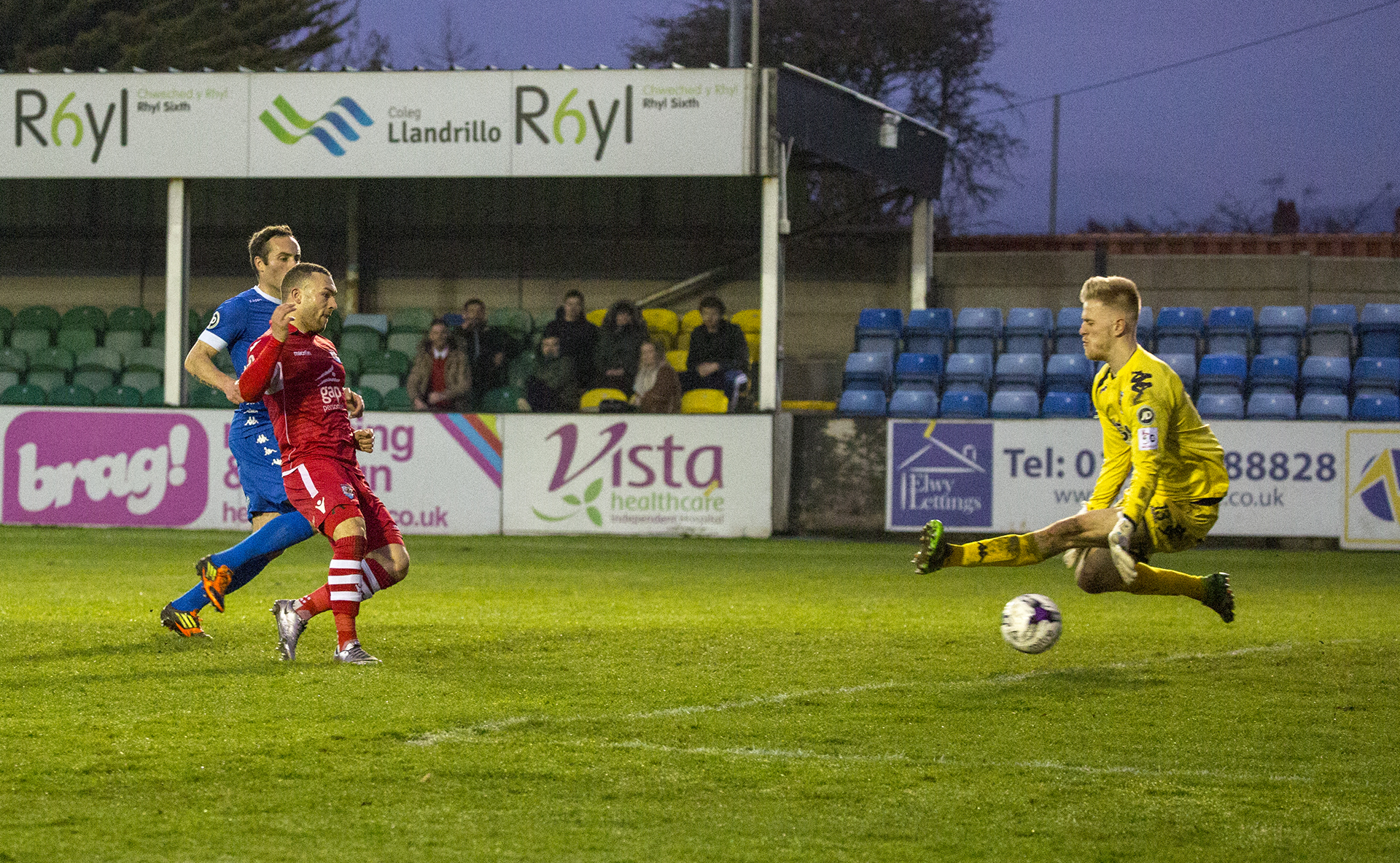 Ryan Wignall double The Nomads' lead - © NCM Media