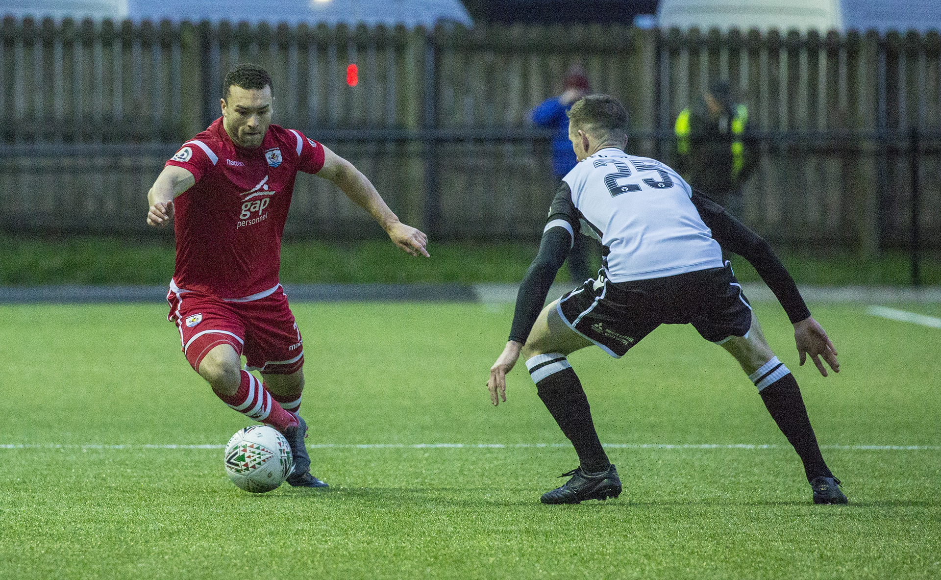 Ryan Wignall takes on Chris Venables | © NCM Media