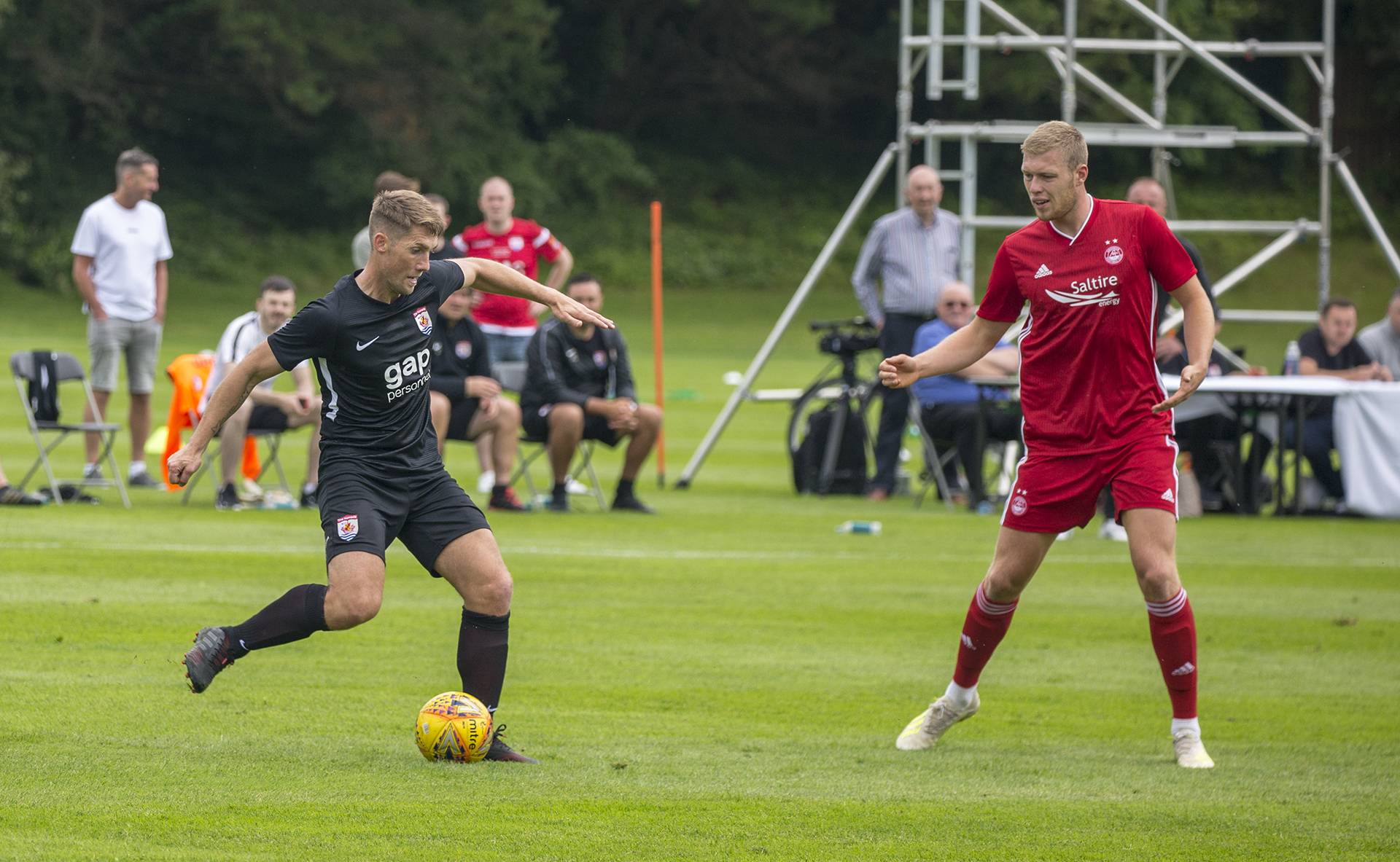 Danny Harrison plays a forward ball | © NCM Media