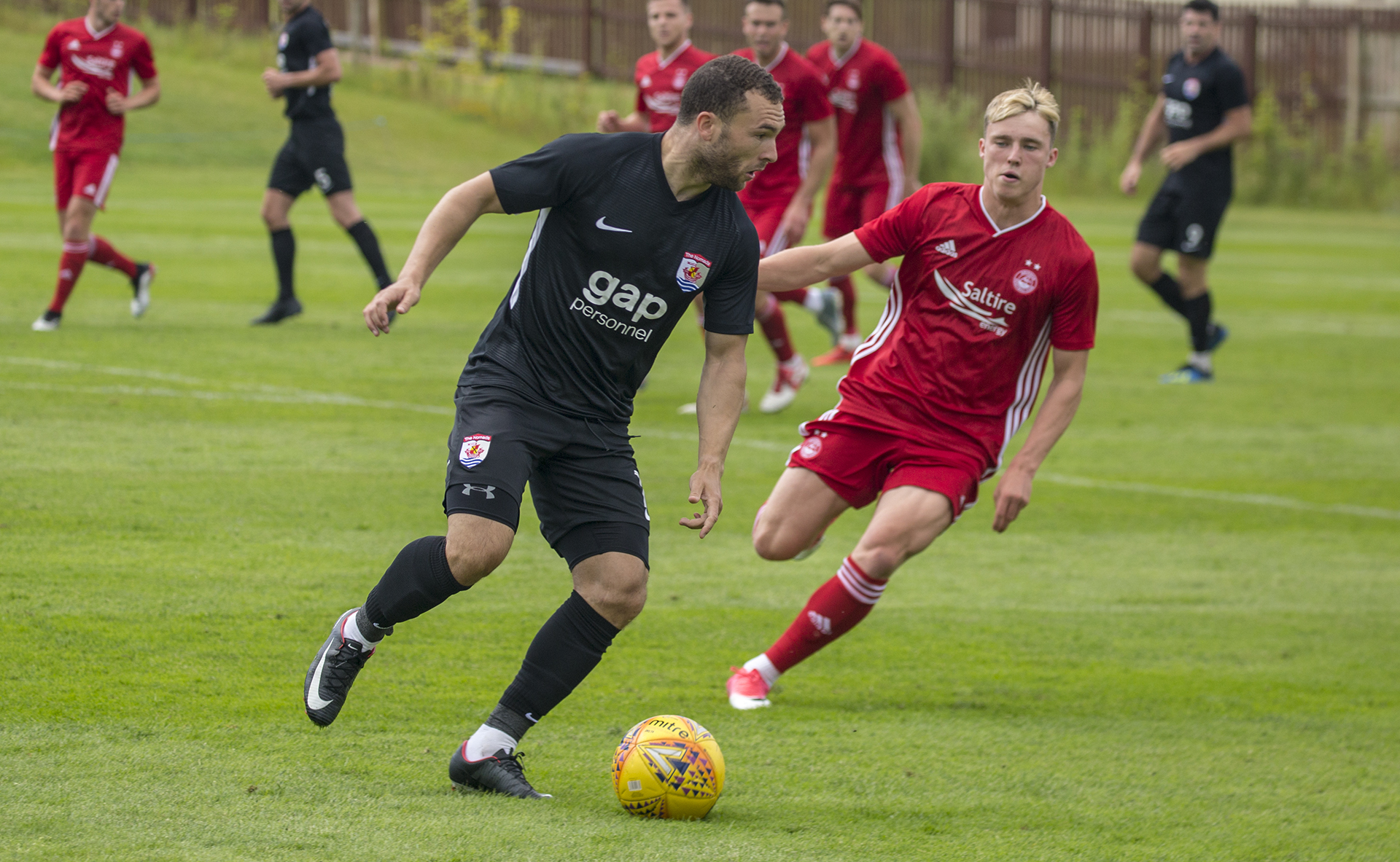 Ryan Wignall looks to get on the attack as he returns to The Nomads | © NCM Media