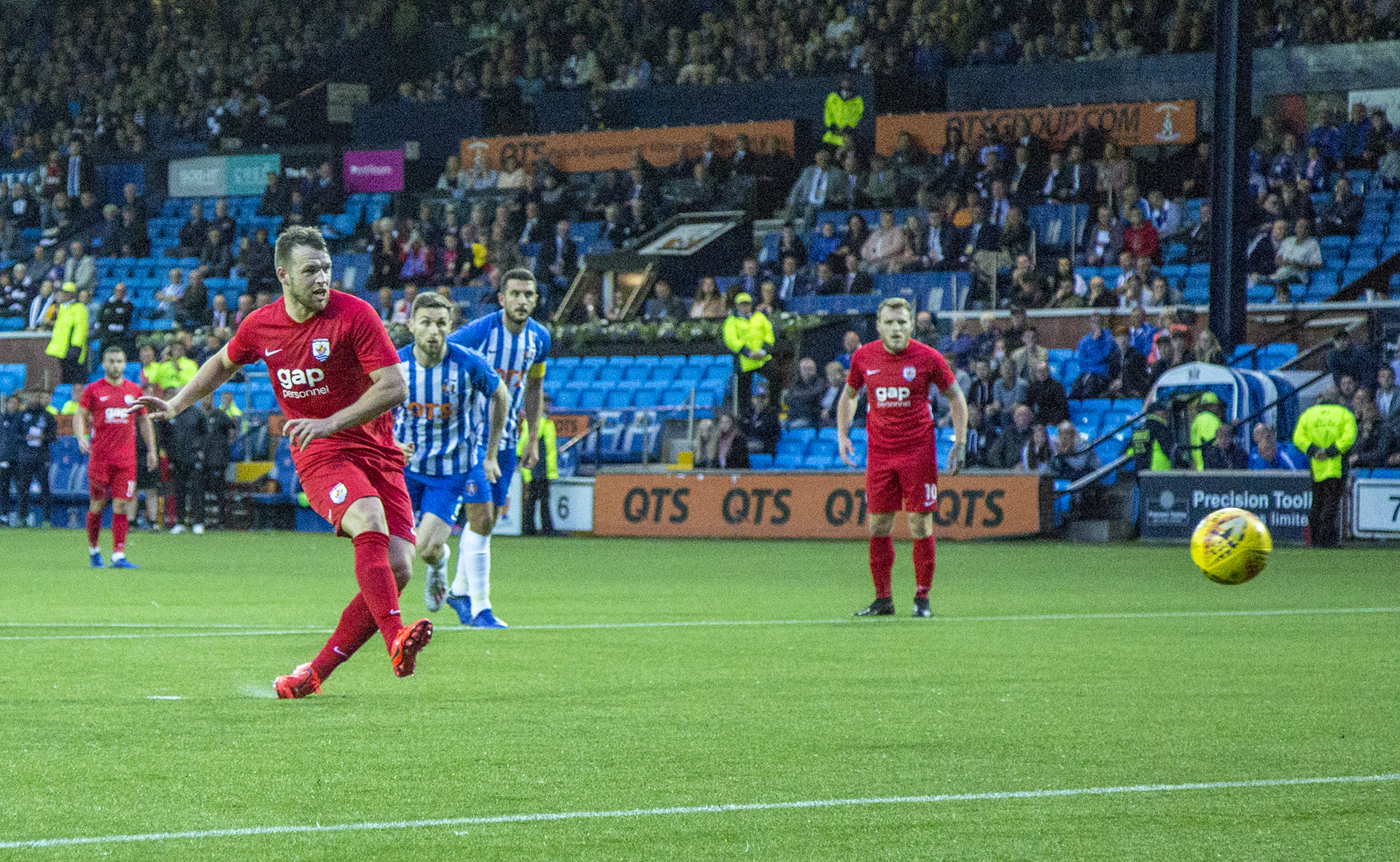 Callum Morris converts from the spot to send The Nomads 2-0 up | © NCM Media