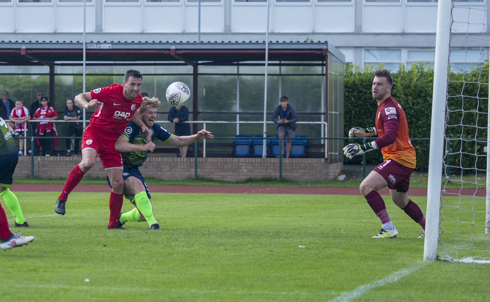 George Horan sees a second half header go wide | © NCM Media