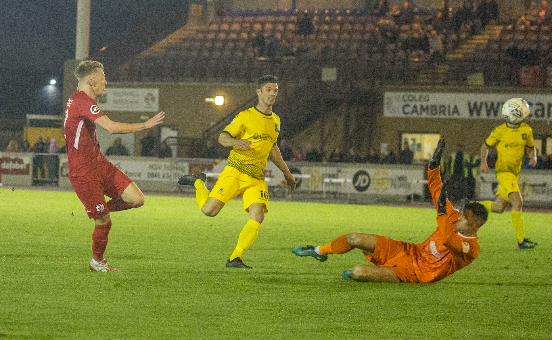 Declan Poole lifts the ball over the onrushing Connor Roberts | © NCM Media