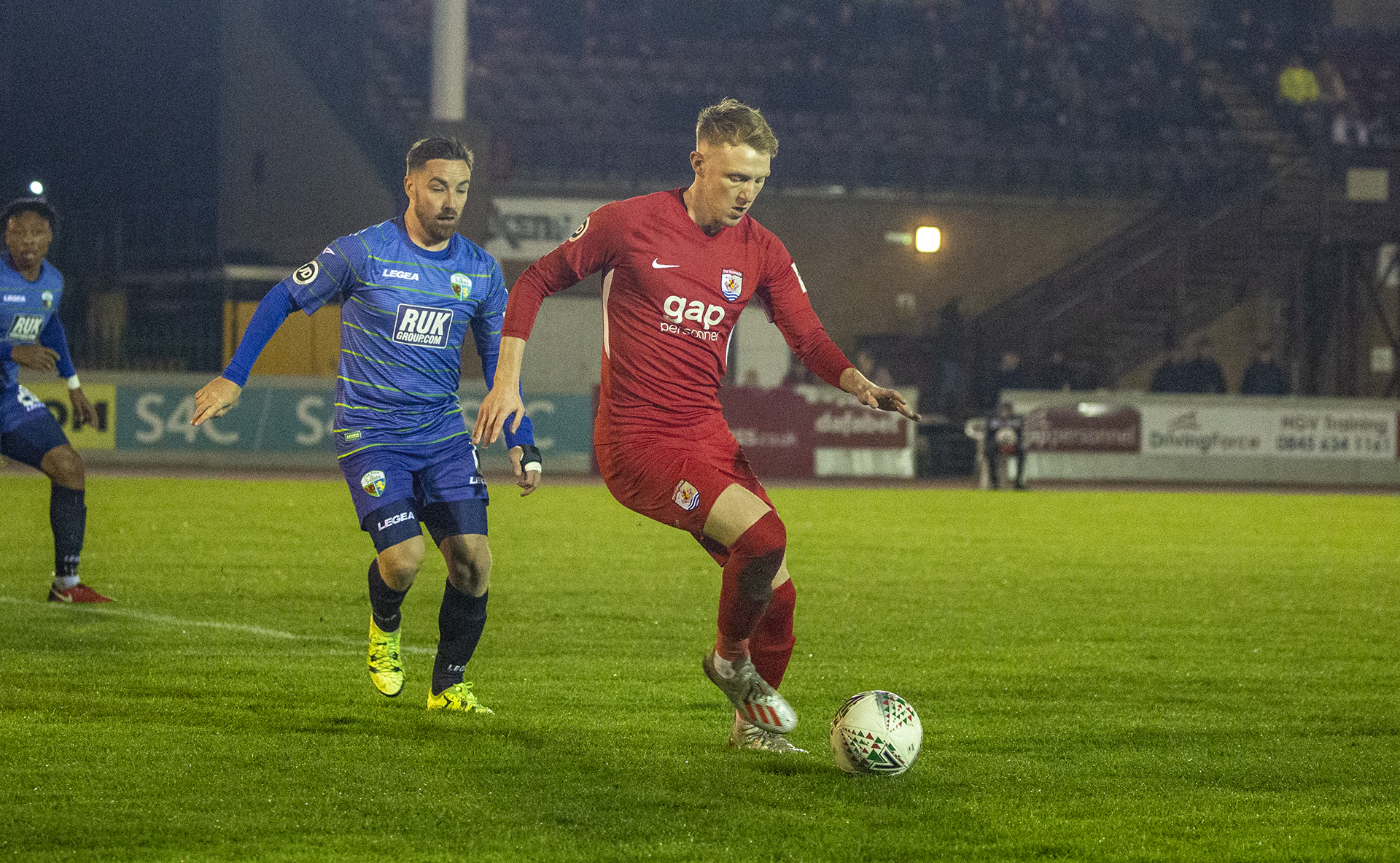 Declan Poole looks to escape the attentions of Jon Routledge | © NCM Media