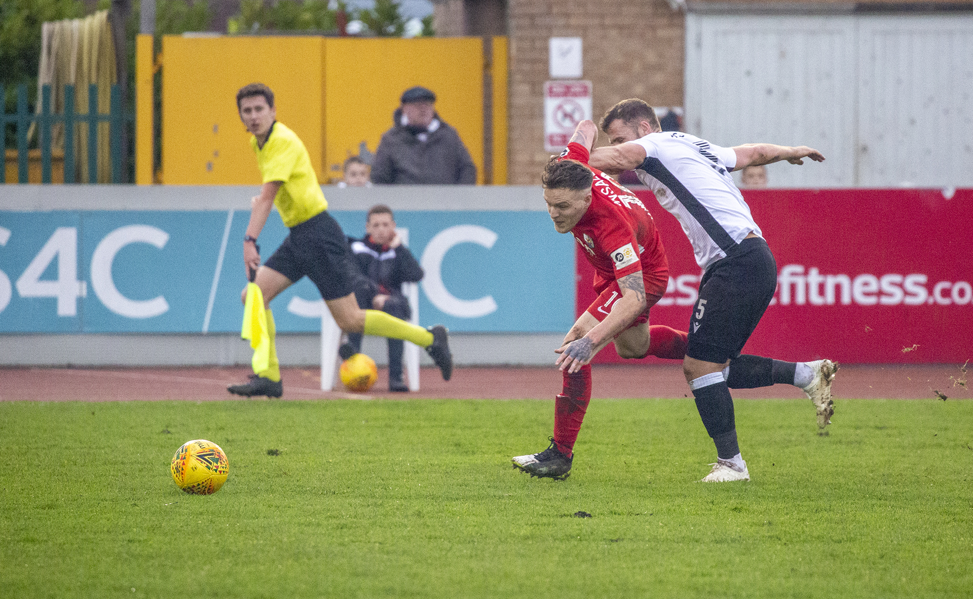 Jamie Insall battles to get behind the Bala defense | Photo: Tom Houghton