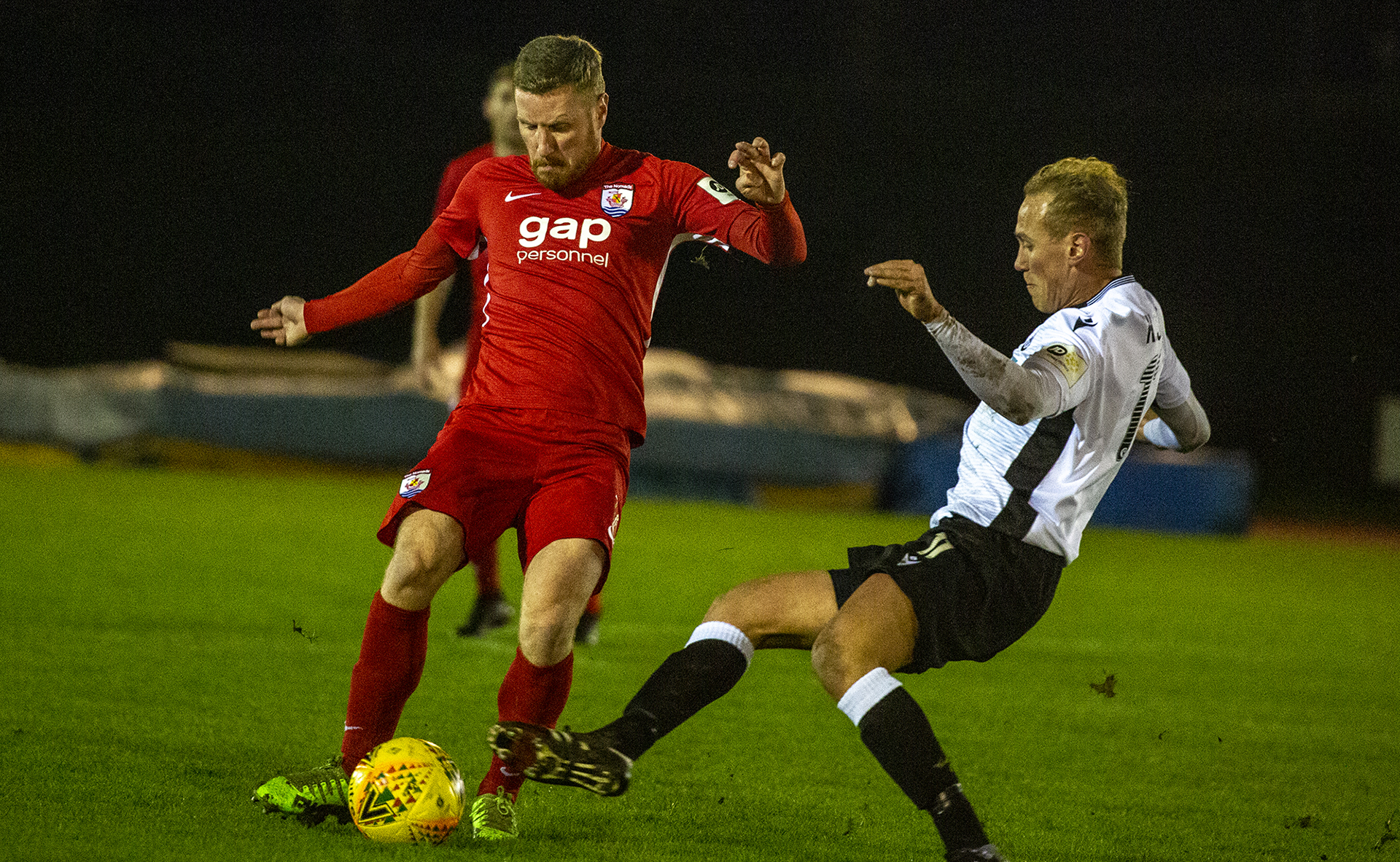 Jay Owen and Kieran Smith clash for possession | © NCM Media