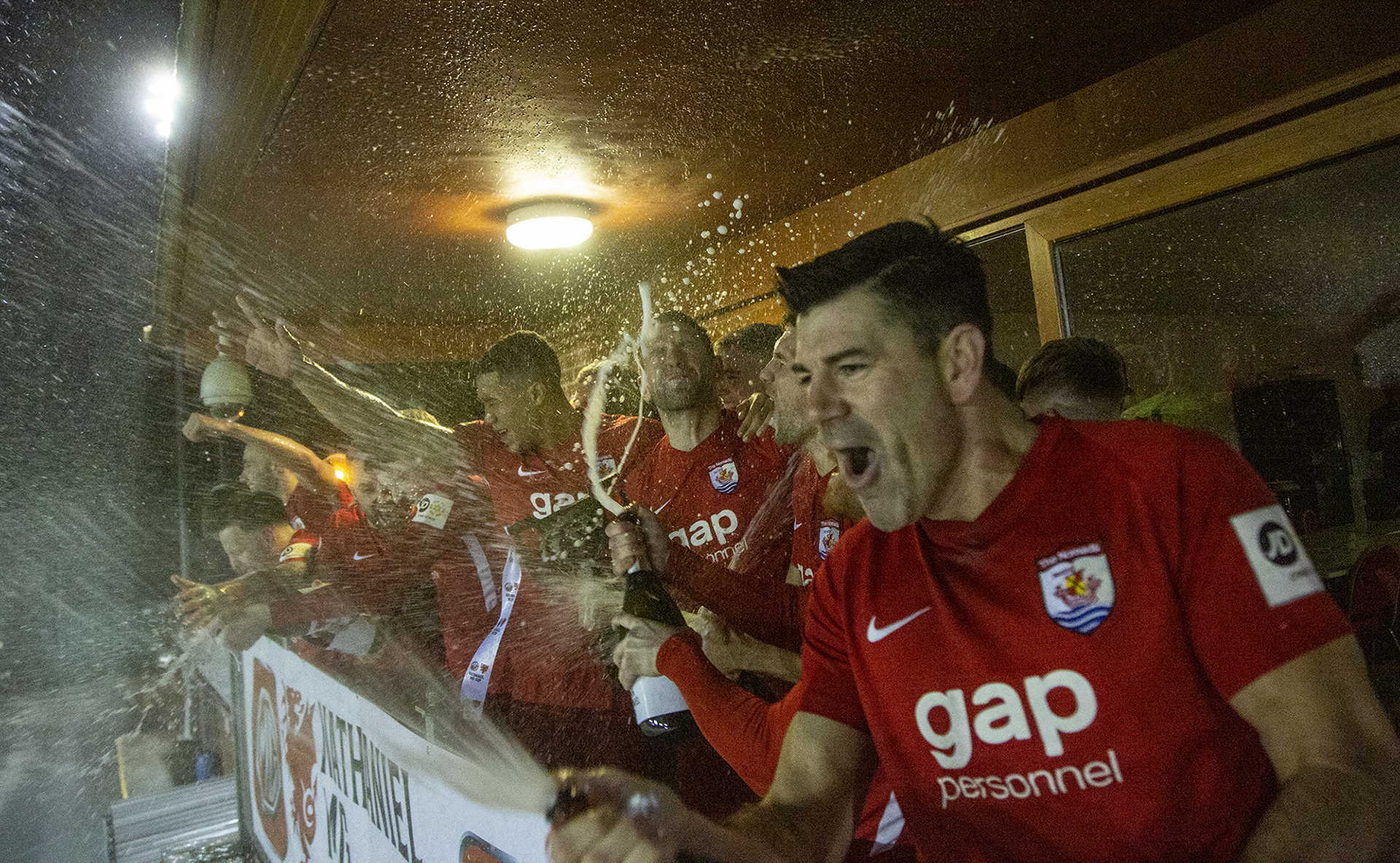 The Nomads celebrate lifting the trophy | © NCM Media