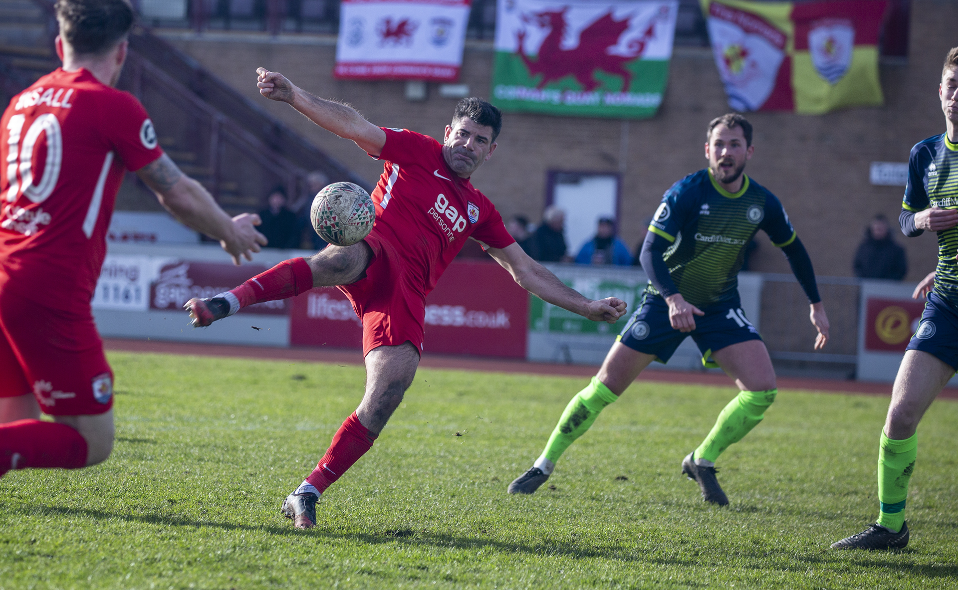 Mike Wilde shoots for goal | © NCM Media