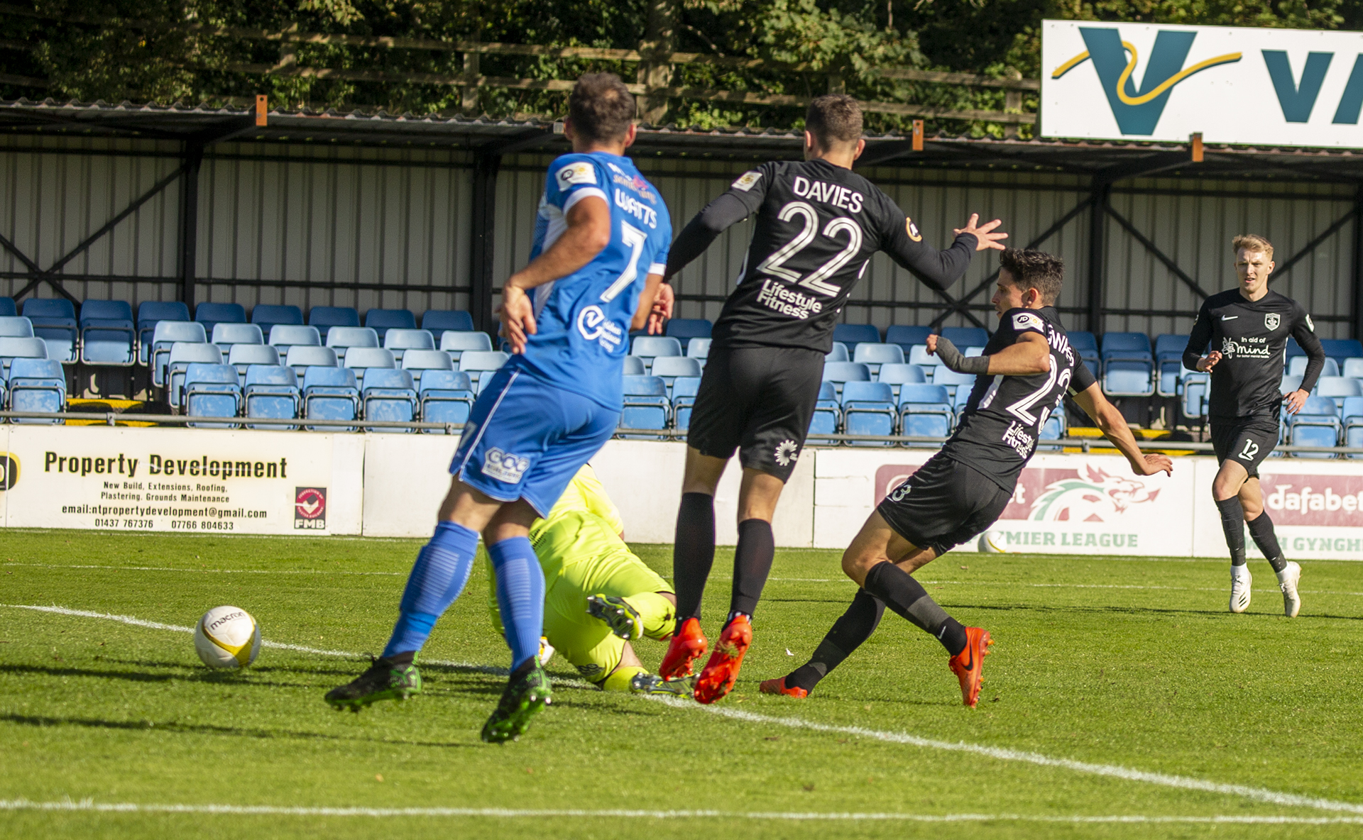 Aeron Edwards gives The Nomads a 3-1 lead | © NCM Media